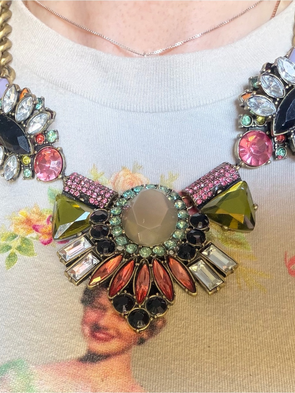 Midnight Garden: An Olivia Welles statement mystery journey of jewelry - Picture 9 of 11